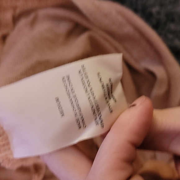 Thread & Supply v-neck size medium - NWOT - Picture 4 of 5